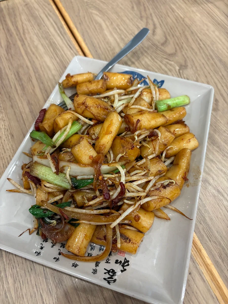G19. Fried Rice Noodle with Shrimp & Scrambled Egg Sauce (滑蛋蝦仁炒河粉)